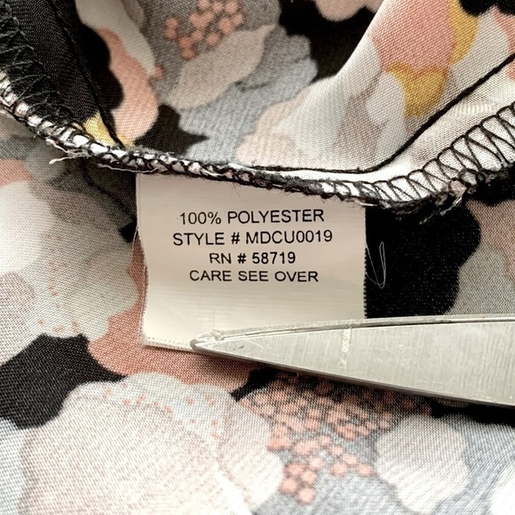 Notations Sleeveless Blouse - Picture 8 of 9